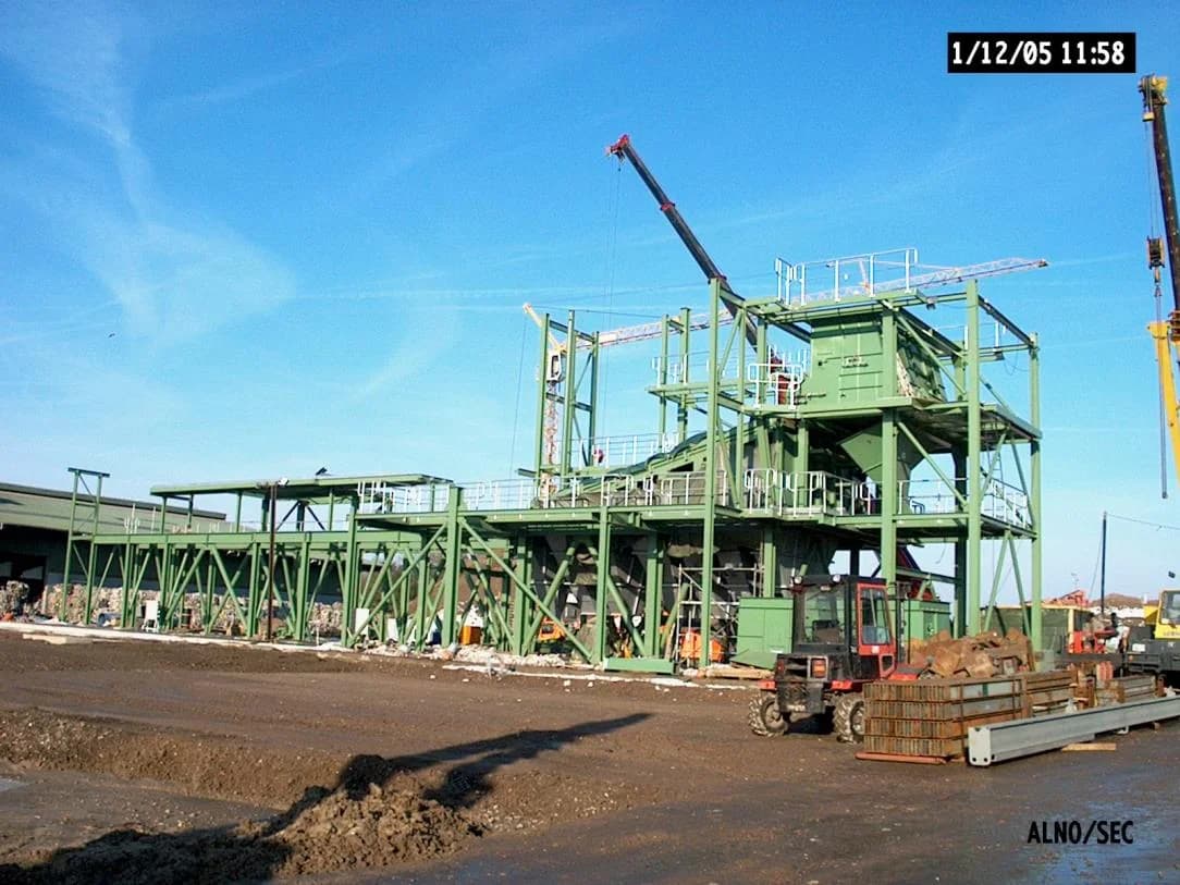 Montaggio della carpenteria metallica della centrale a legno di recupero di Borken