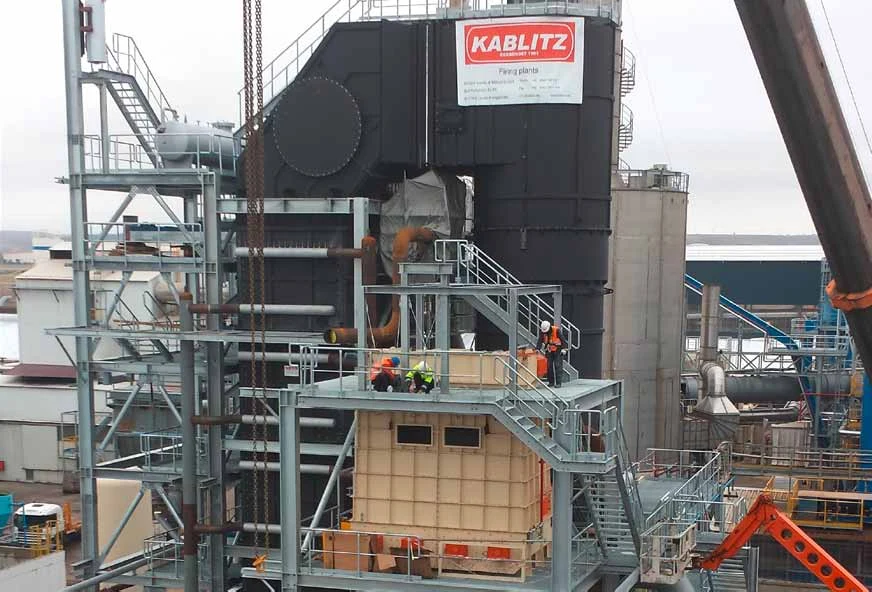 Hot gas generator and thermal oil plant with steel platforms in Burgos